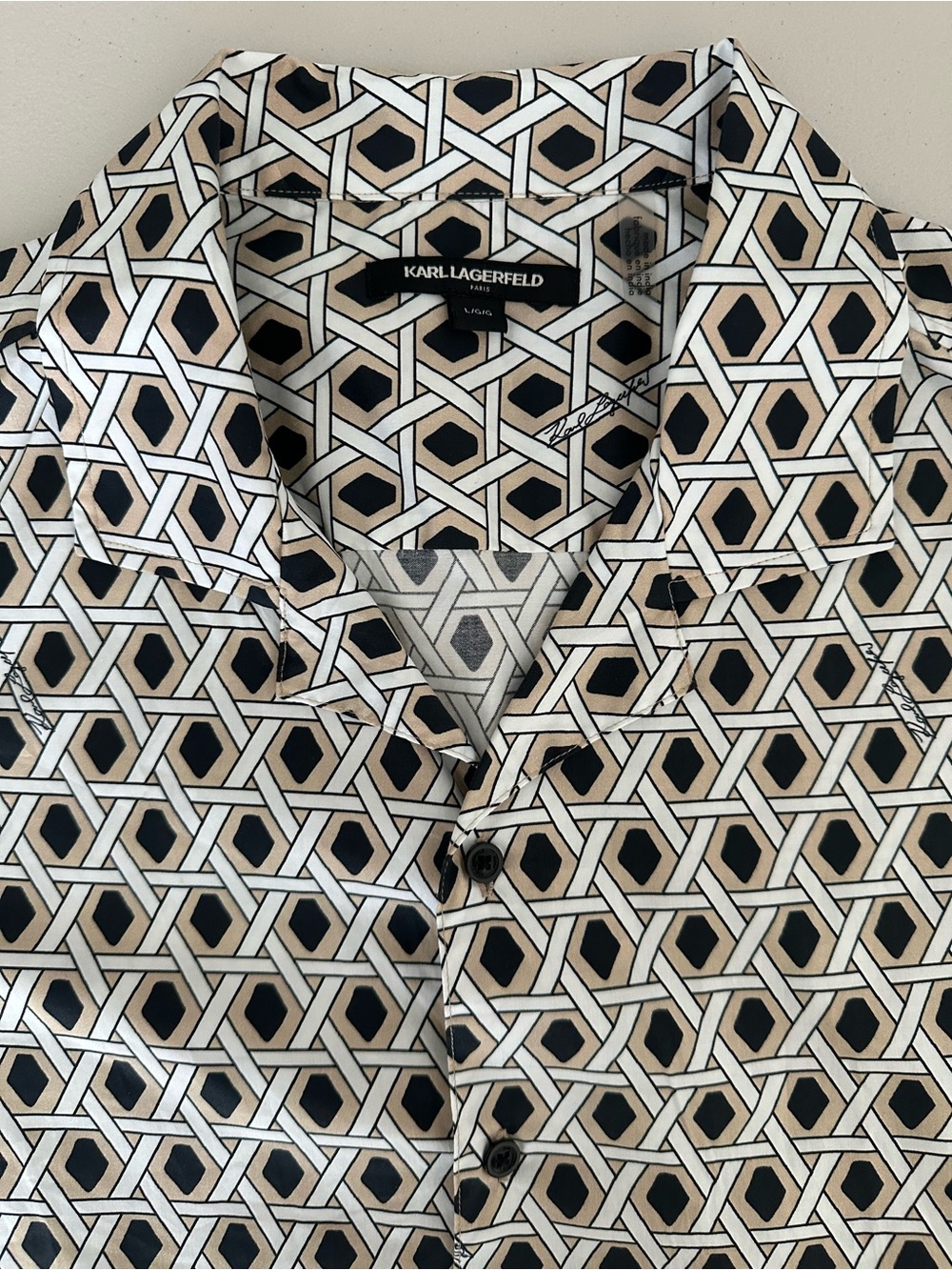 Karl Lagerfeld Men’s White, Black & Beige Geometric Short Sleeve Button Down L